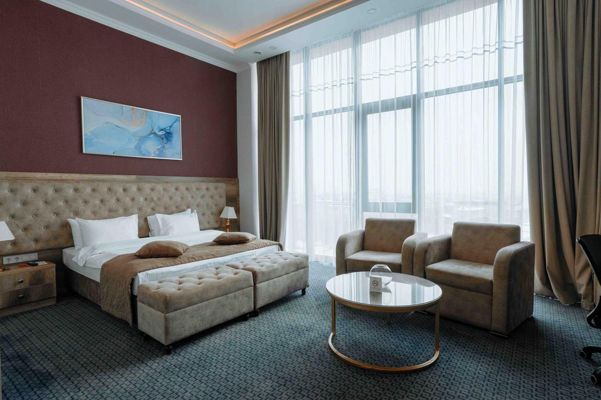 Ramada By Wyndham Shymkent Hotel Екстериор снимка