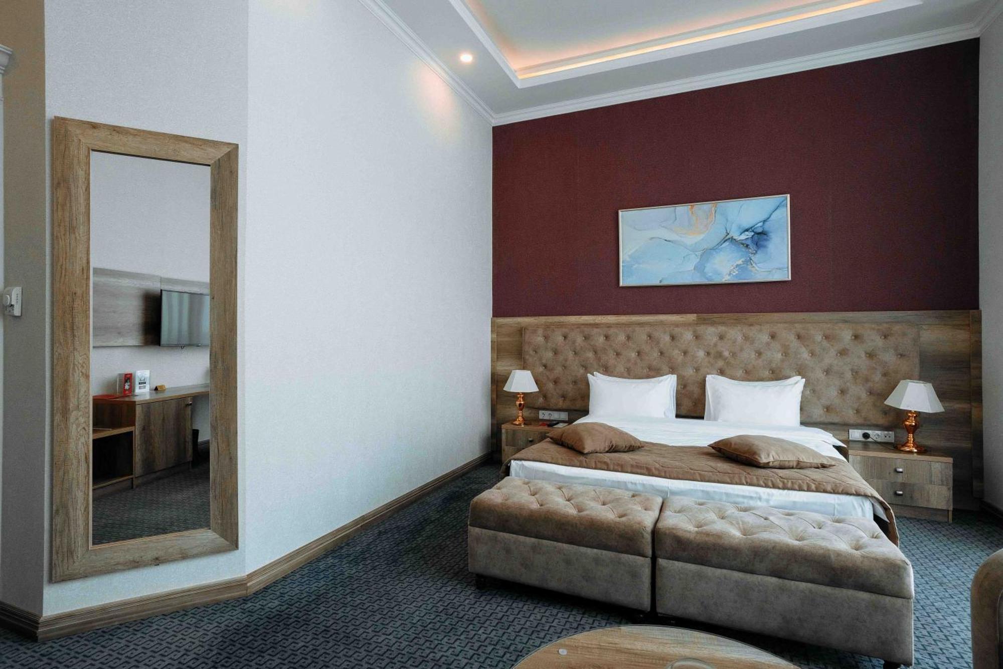 Ramada By Wyndham Shymkent Hotel Екстериор снимка
