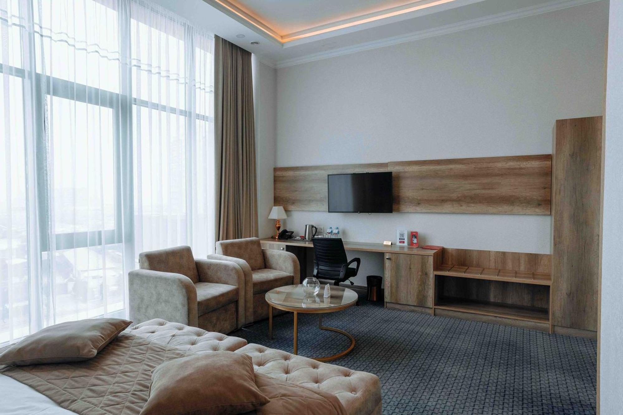 Ramada By Wyndham Shymkent Hotel Екстериор снимка
