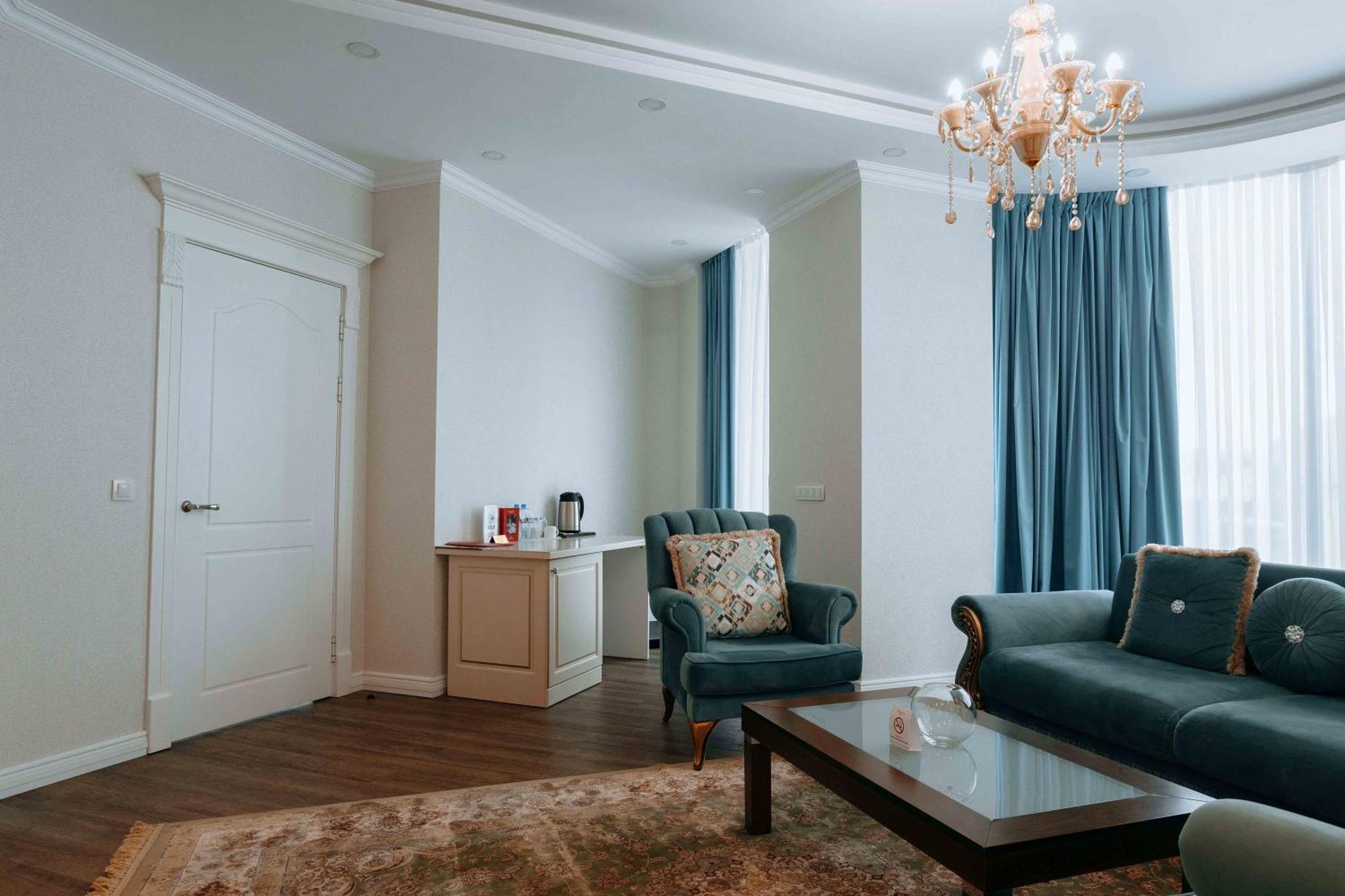 Ramada By Wyndham Shymkent Hotel Екстериор снимка