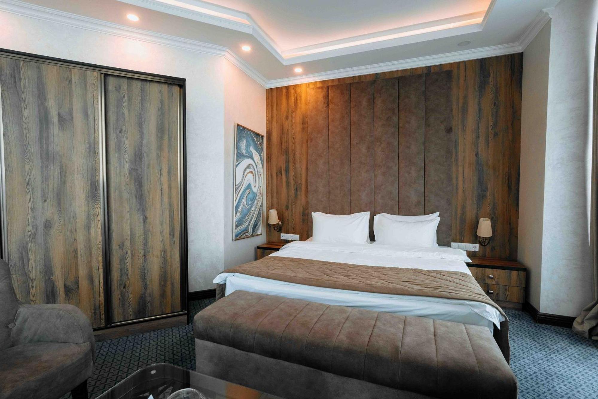 Ramada By Wyndham Shymkent Hotel Екстериор снимка