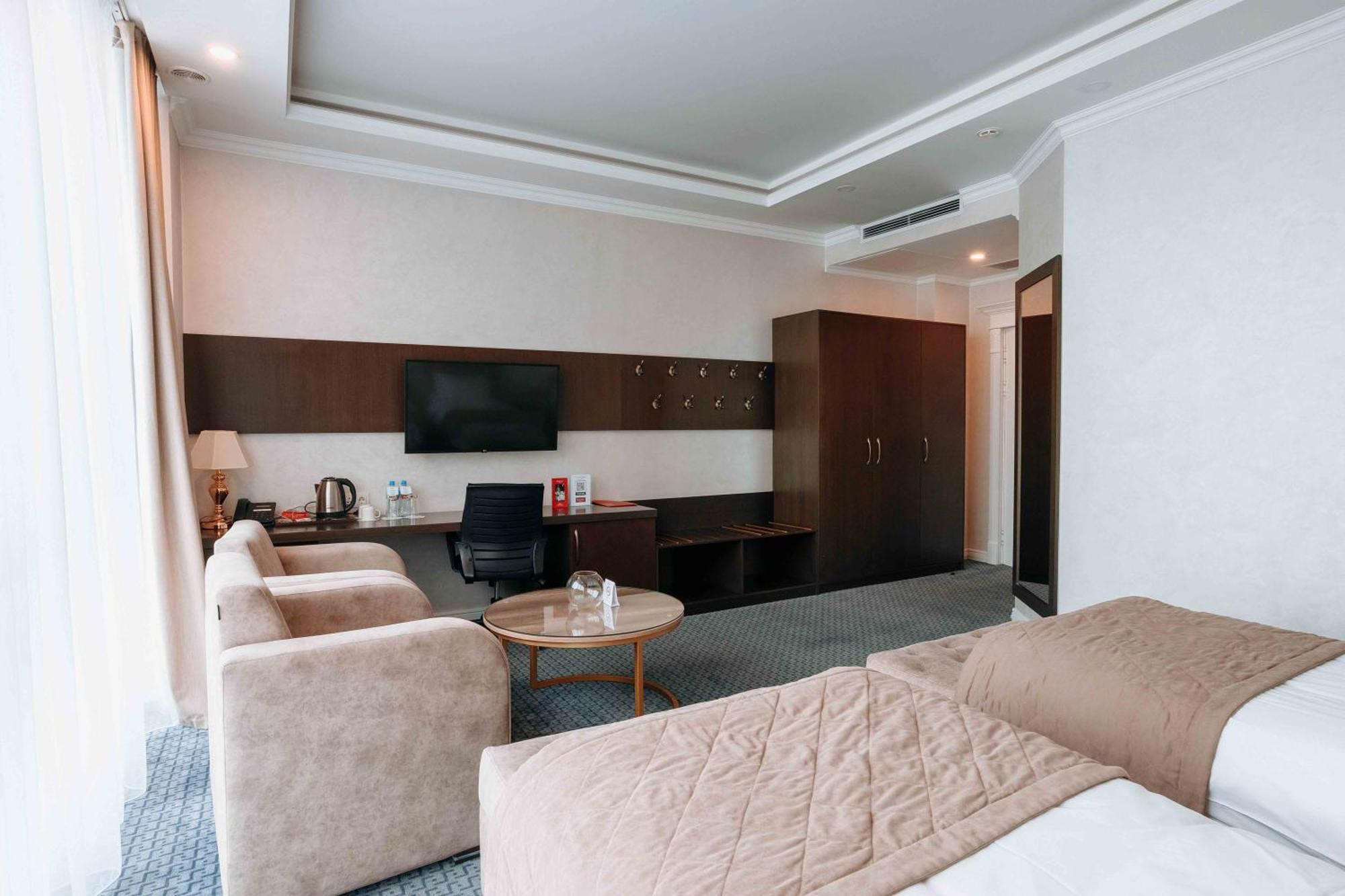 Ramada By Wyndham Shymkent Hotel Екстериор снимка
