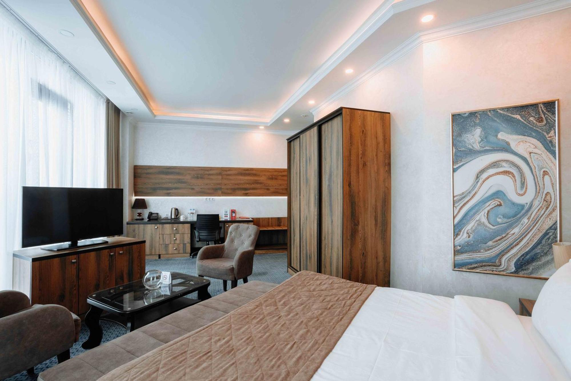 Ramada By Wyndham Shymkent Hotel Екстериор снимка
