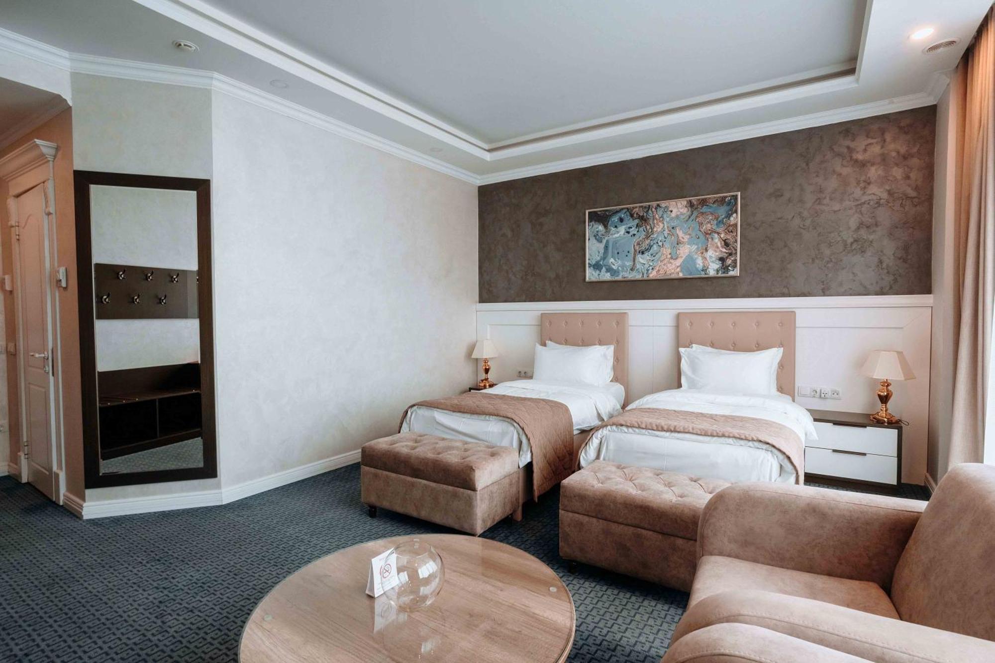 Ramada By Wyndham Shymkent Hotel Екстериор снимка