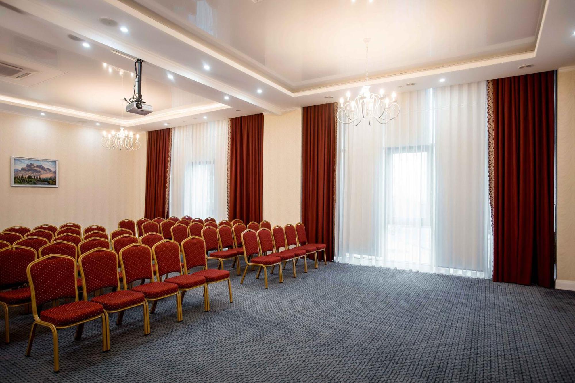 Ramada By Wyndham Shymkent Hotel Екстериор снимка