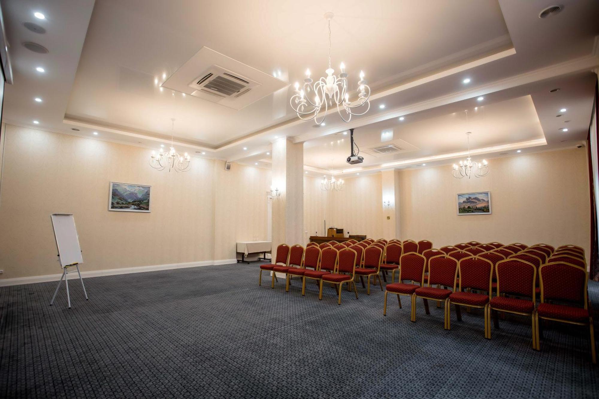 Ramada By Wyndham Shymkent Hotel Екстериор снимка