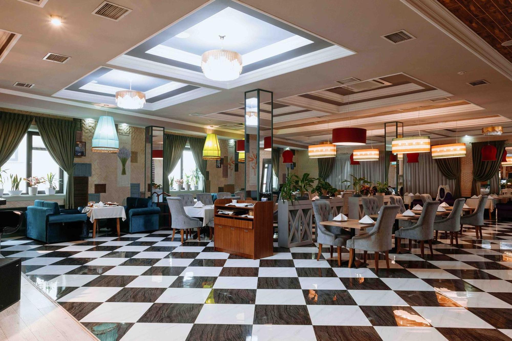 Ramada By Wyndham Shymkent Hotel Екстериор снимка