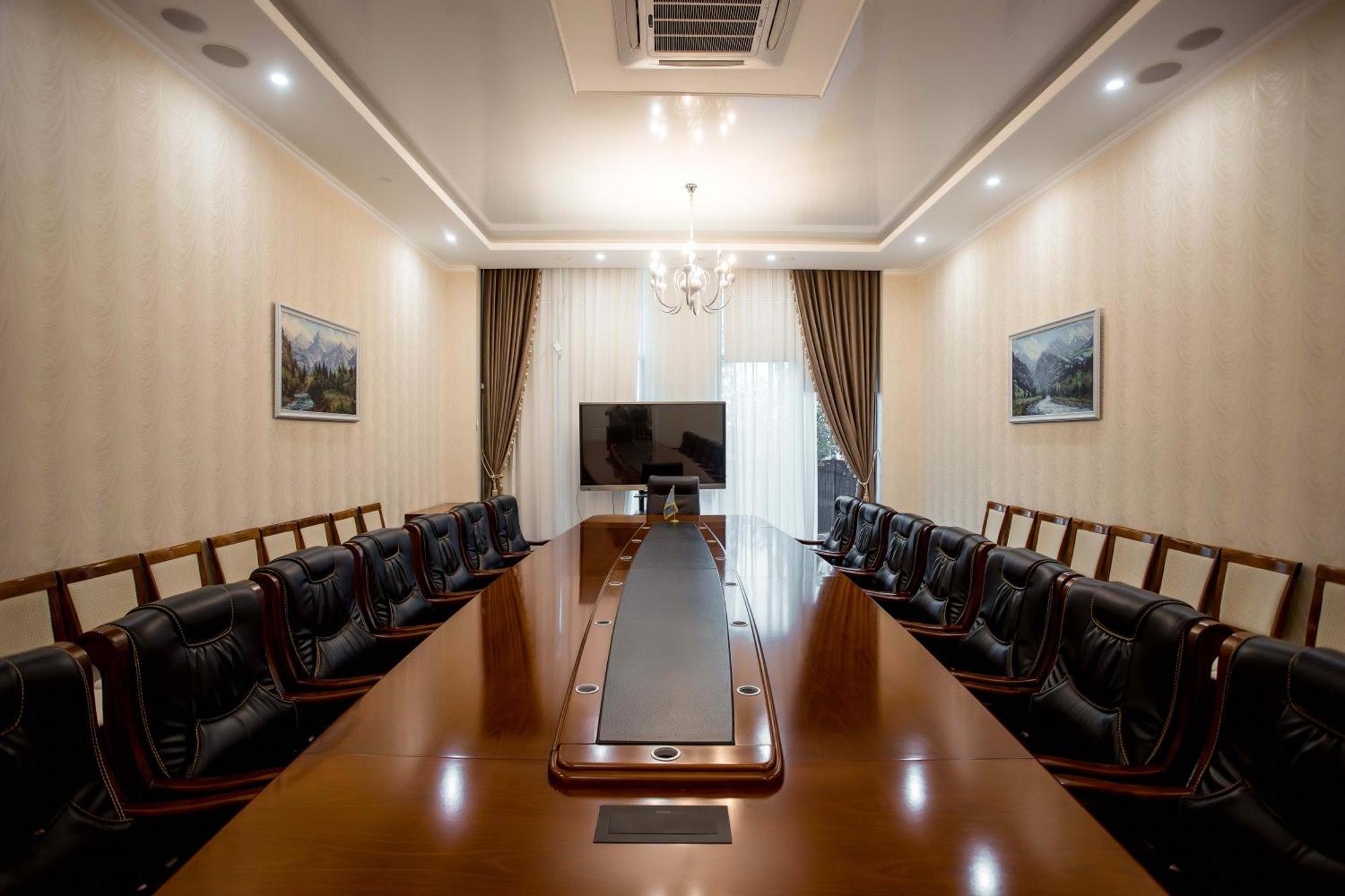 Ramada By Wyndham Shymkent Hotel Екстериор снимка