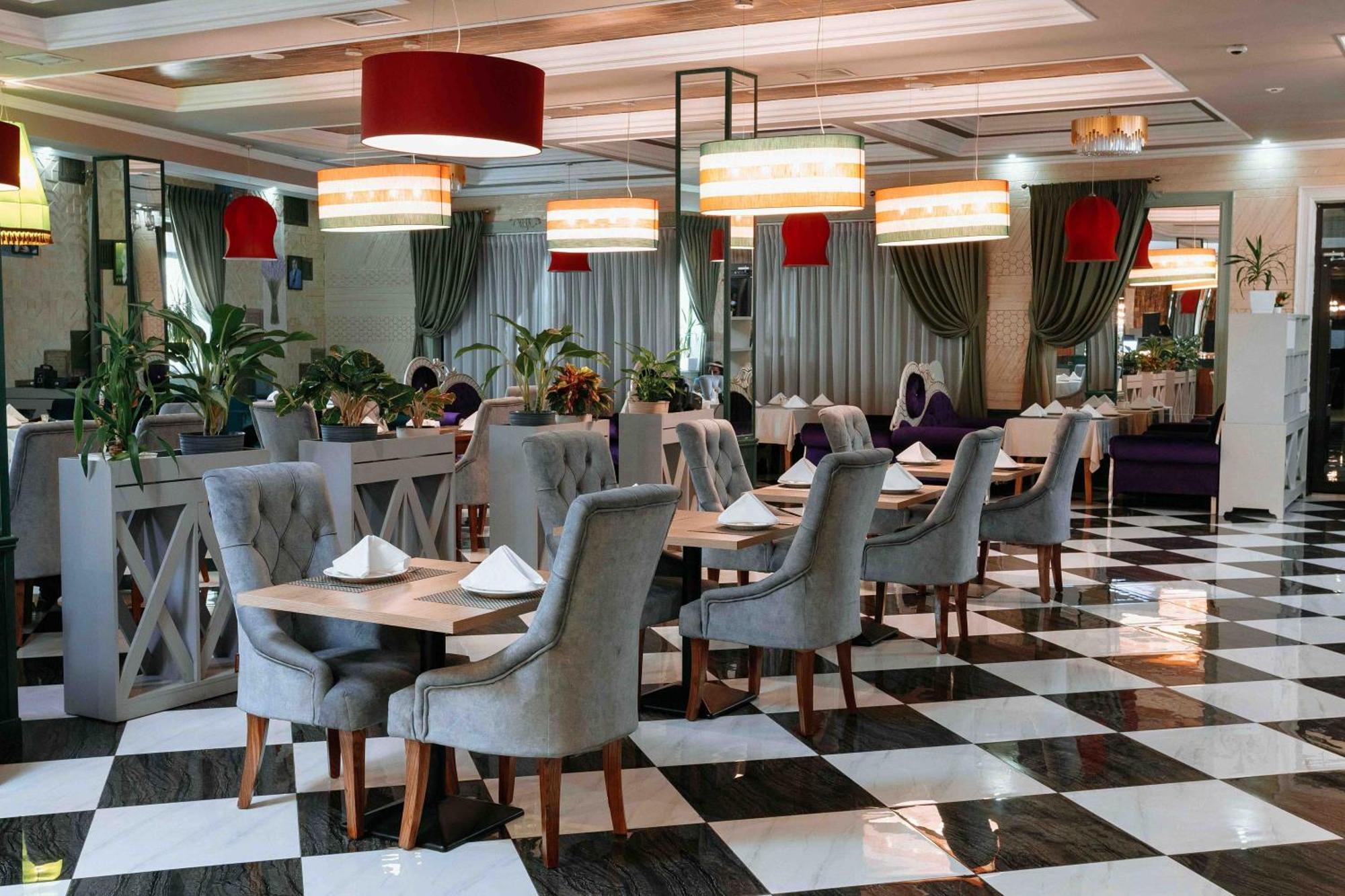Ramada By Wyndham Shymkent Hotel Екстериор снимка