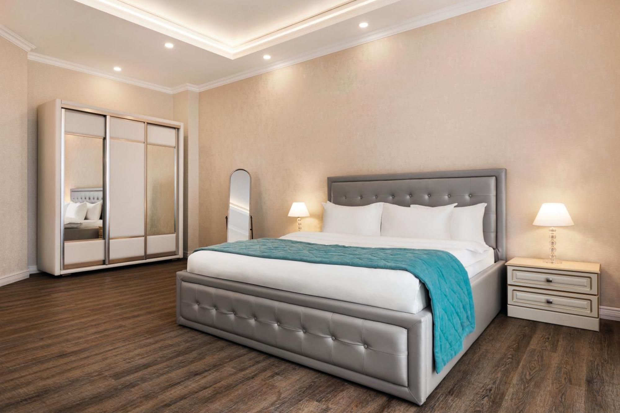 Ramada By Wyndham Shymkent Hotel Екстериор снимка