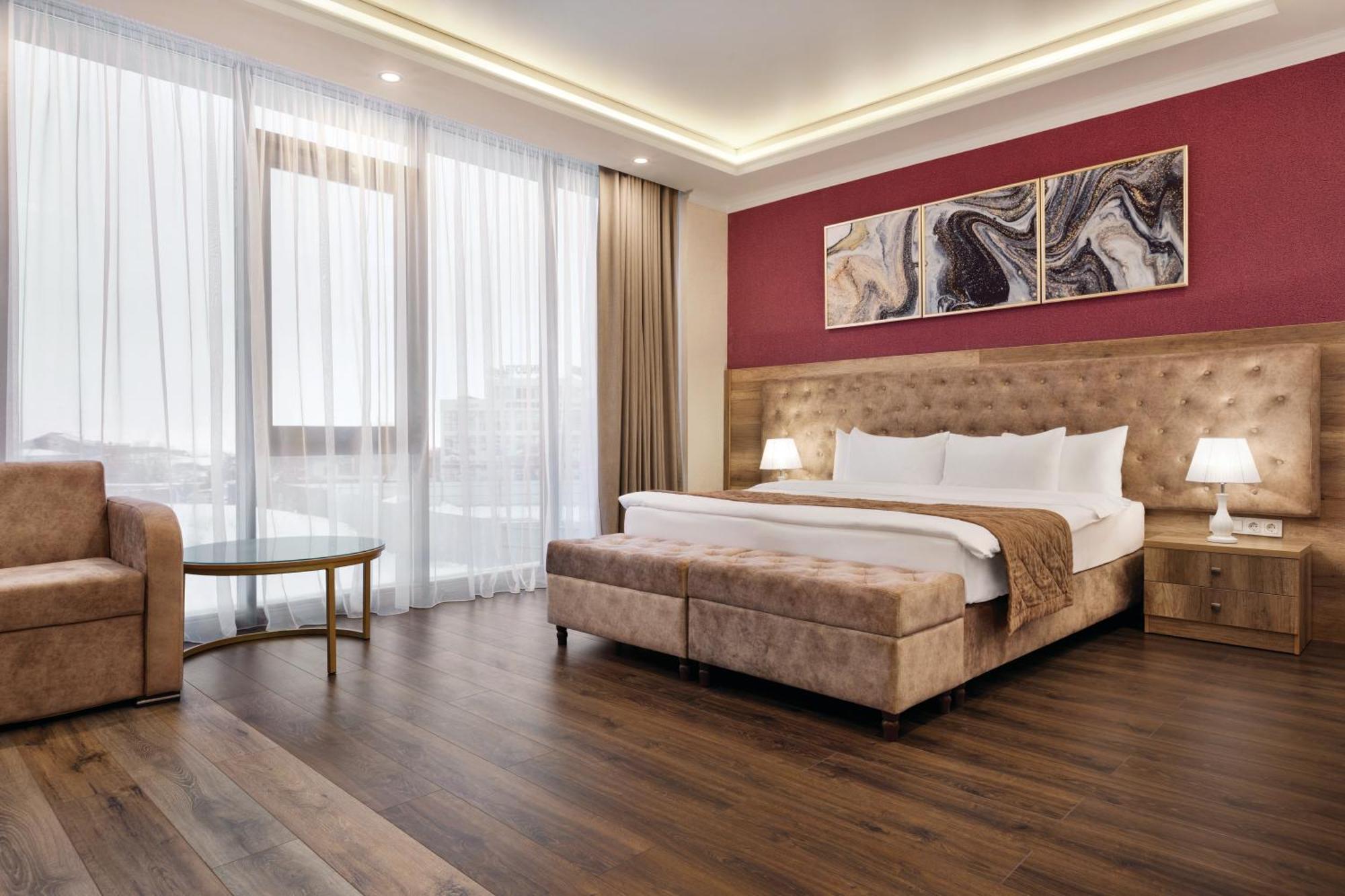Ramada By Wyndham Shymkent Hotel Екстериор снимка