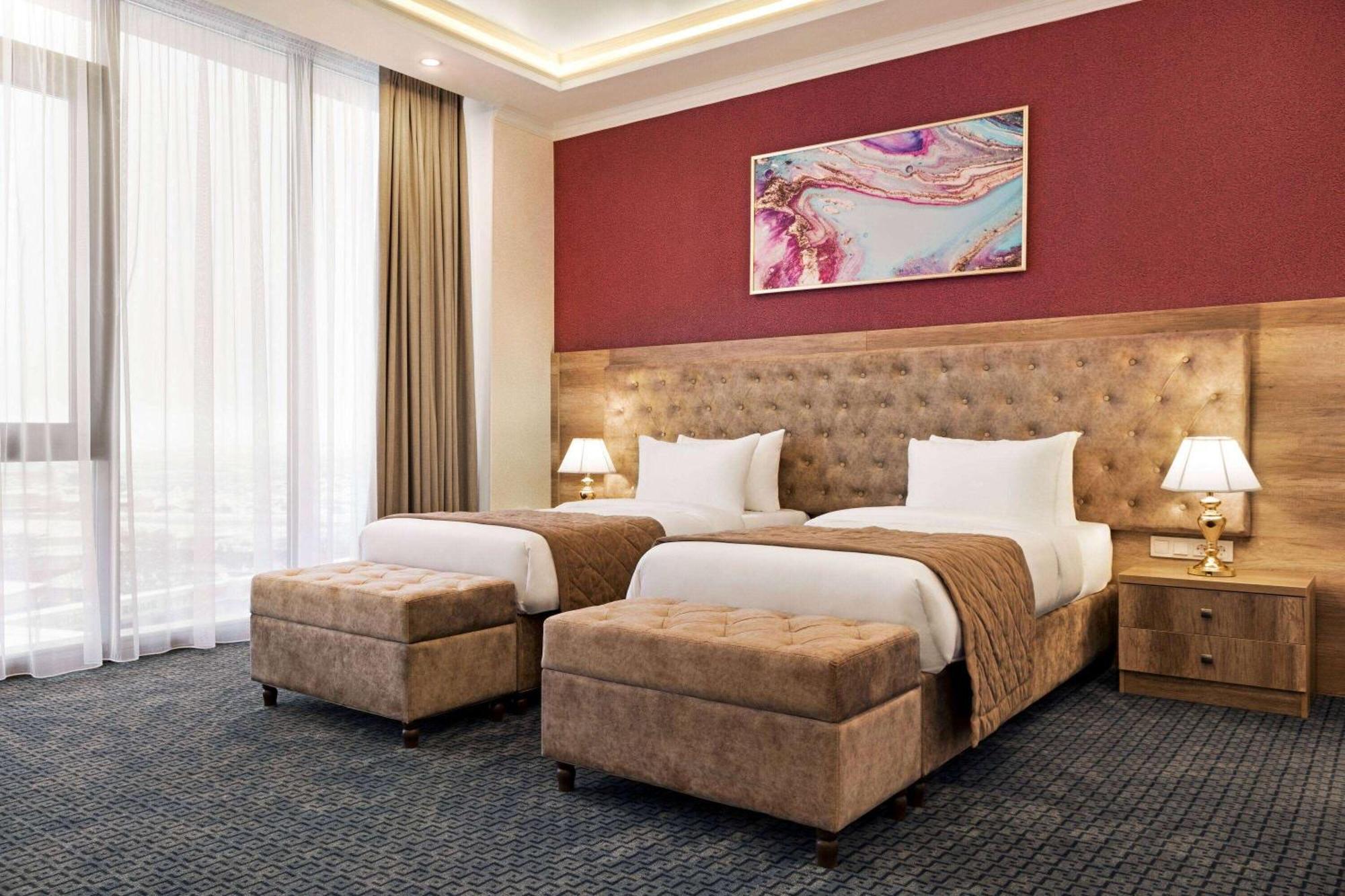 Ramada By Wyndham Shymkent Hotel Екстериор снимка