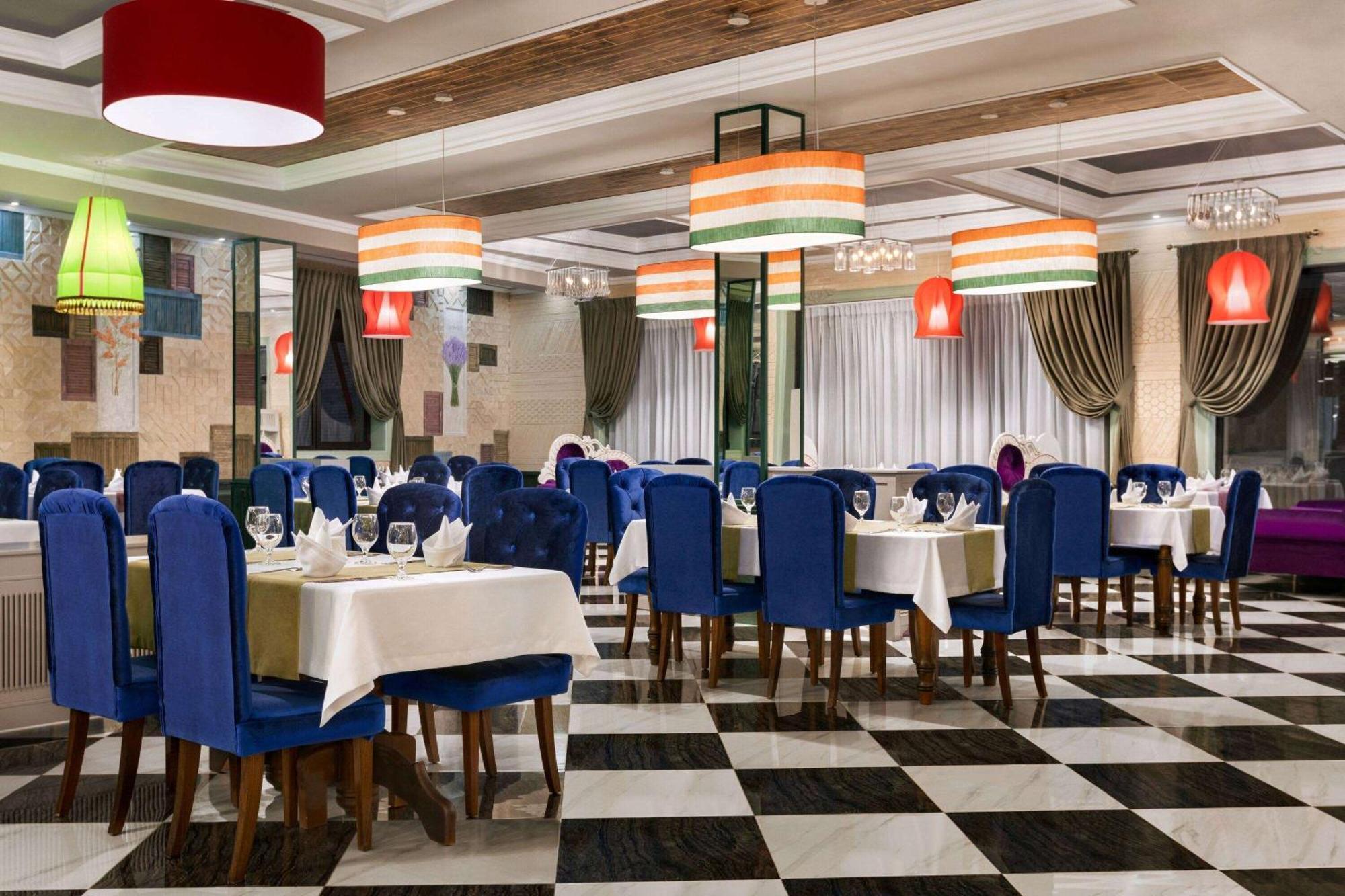 Ramada By Wyndham Shymkent Hotel Екстериор снимка