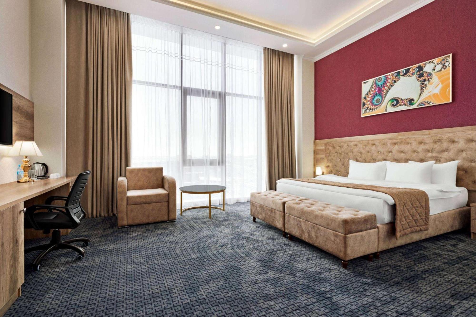 Ramada By Wyndham Shymkent Hotel Екстериор снимка