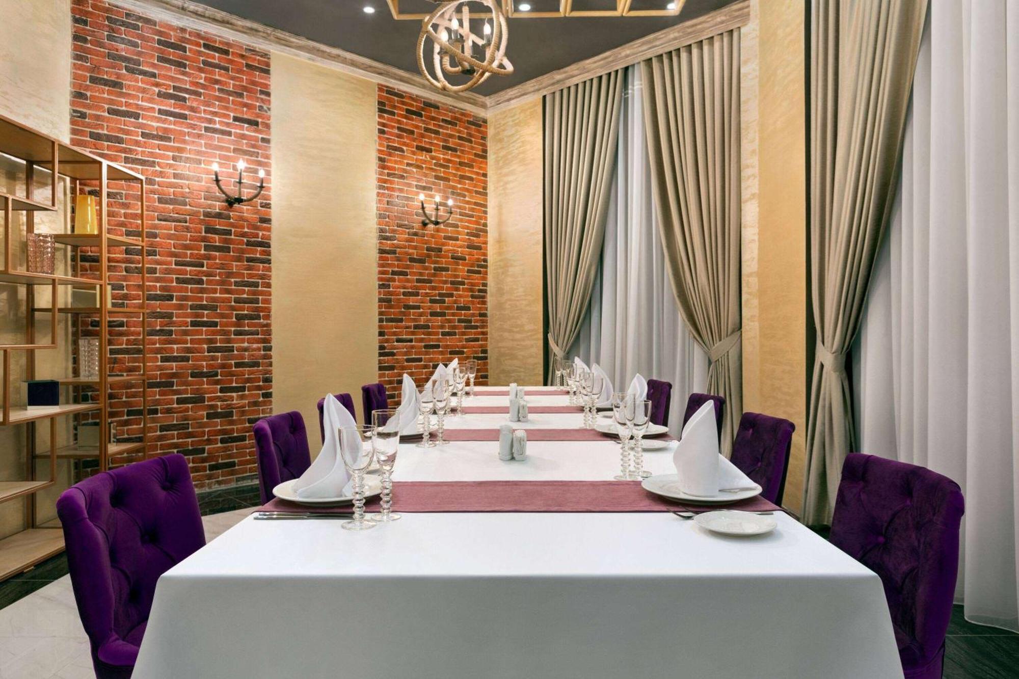 Ramada By Wyndham Shymkent Hotel Екстериор снимка