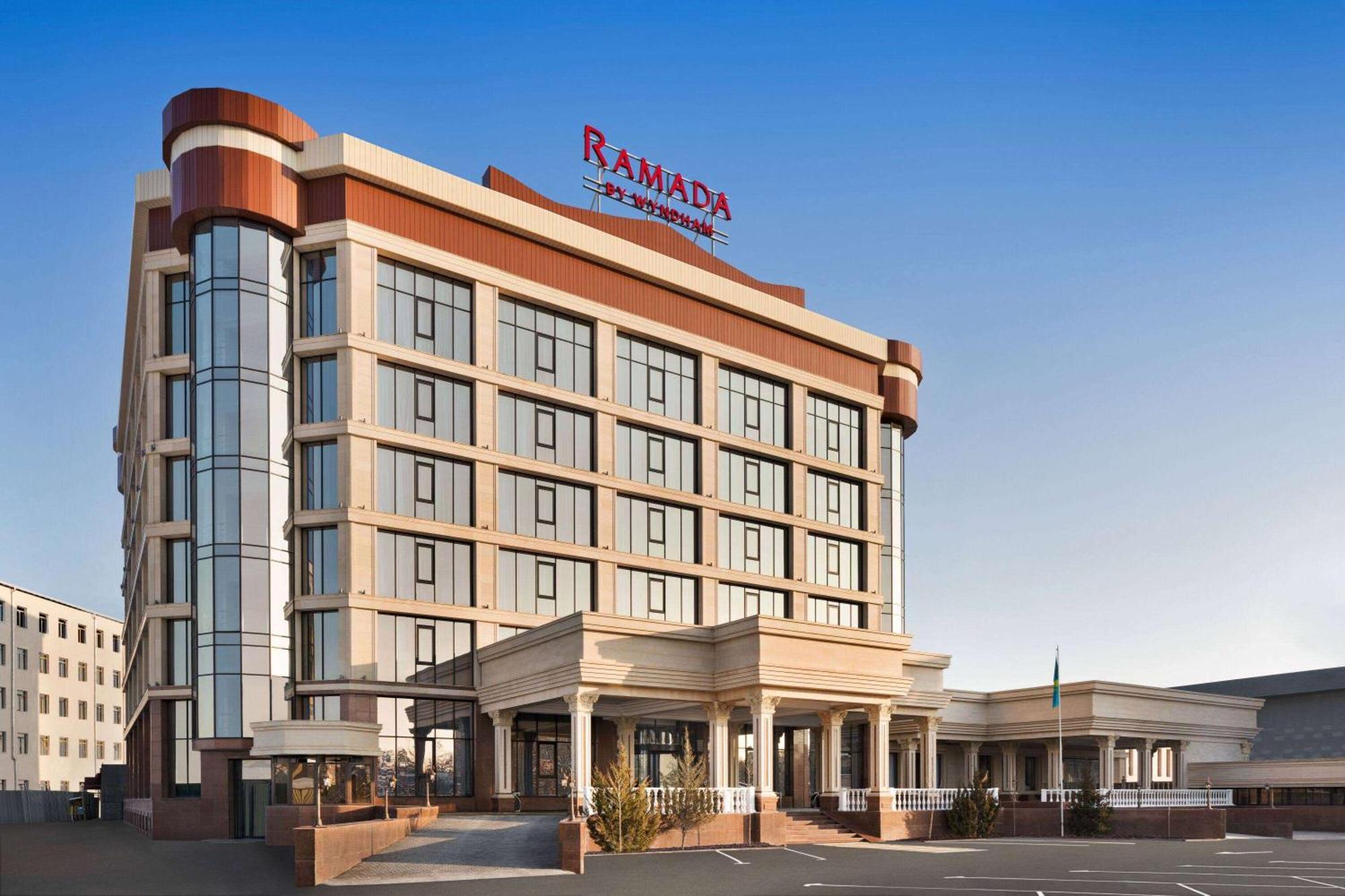 Ramada By Wyndham Shymkent Hotel Екстериор снимка
