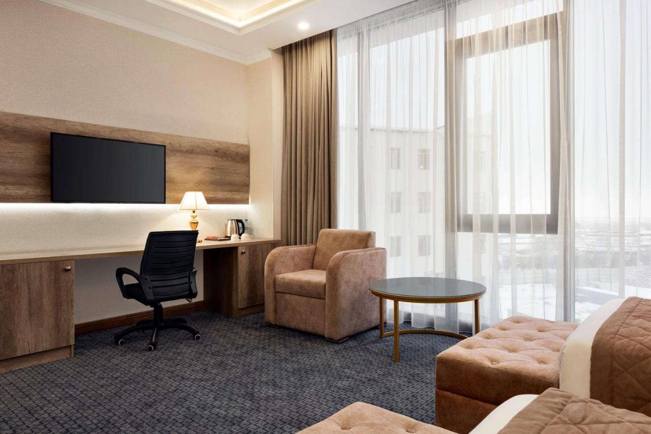 Ramada By Wyndham Shymkent Hotel Екстериор снимка