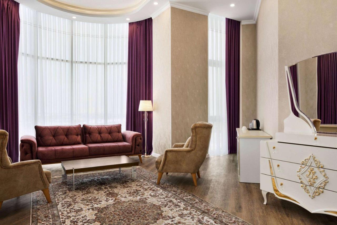 Ramada By Wyndham Shymkent Hotel Екстериор снимка